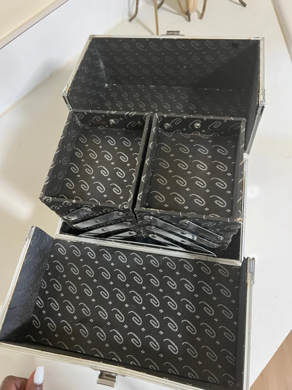 Silver Aluminum Makeup Train Case – Compact Storage Box